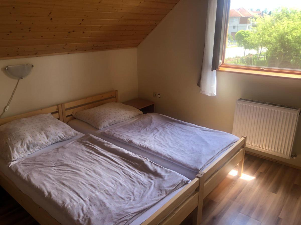 Zalakarosi Egerfa Nyaralohaz Foeldszinti Es Emeleti Apartman 외부 사진
