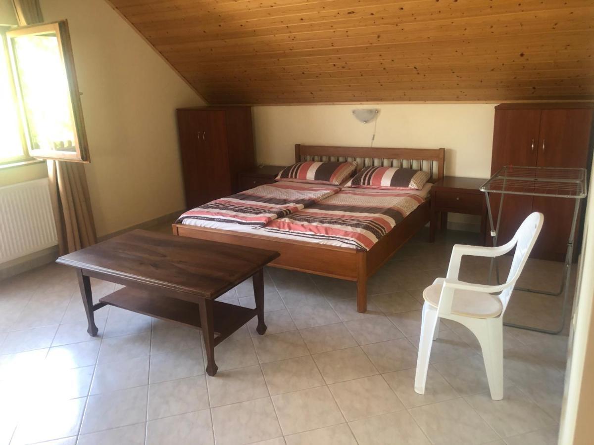 Zalakarosi Egerfa Nyaralohaz Foeldszinti Es Emeleti Apartman 외부 사진