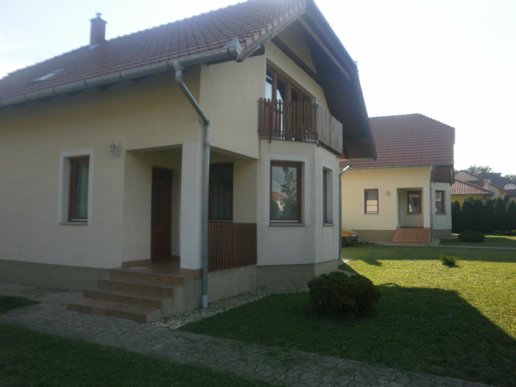 Zalakarosi Egerfa Nyaralohaz Foeldszinti Es Emeleti Apartman 외부 사진