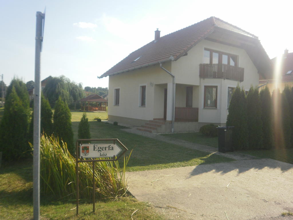 Zalakarosi Egerfa Nyaralohaz Foeldszinti Es Emeleti Apartman 외부 사진