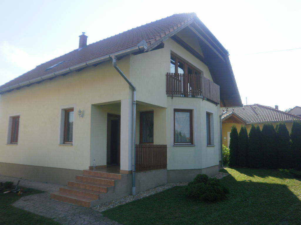 Zalakarosi Egerfa Nyaralohaz Foeldszinti Es Emeleti Apartman 외부 사진