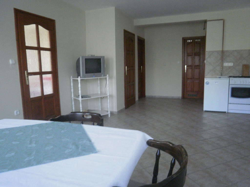 Zalakarosi Egerfa Nyaralohaz Foeldszinti Es Emeleti Apartman 객실 사진