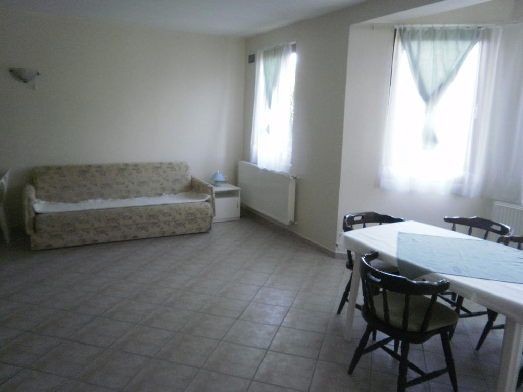 Zalakarosi Egerfa Nyaralohaz Foeldszinti Es Emeleti Apartman 객실 사진