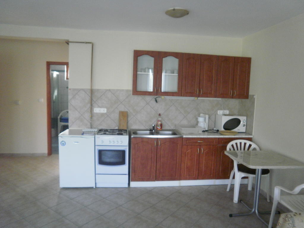 Zalakarosi Egerfa Nyaralohaz Foeldszinti Es Emeleti Apartman 객실 사진