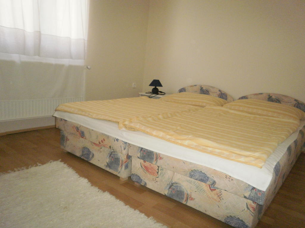 Zalakarosi Egerfa Nyaralohaz Foeldszinti Es Emeleti Apartman 객실 사진