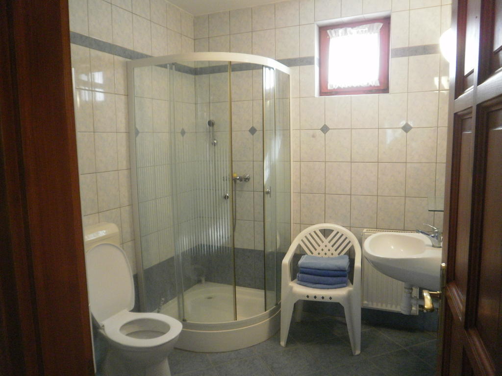 Zalakarosi Egerfa Nyaralohaz Foeldszinti Es Emeleti Apartman 객실 사진
