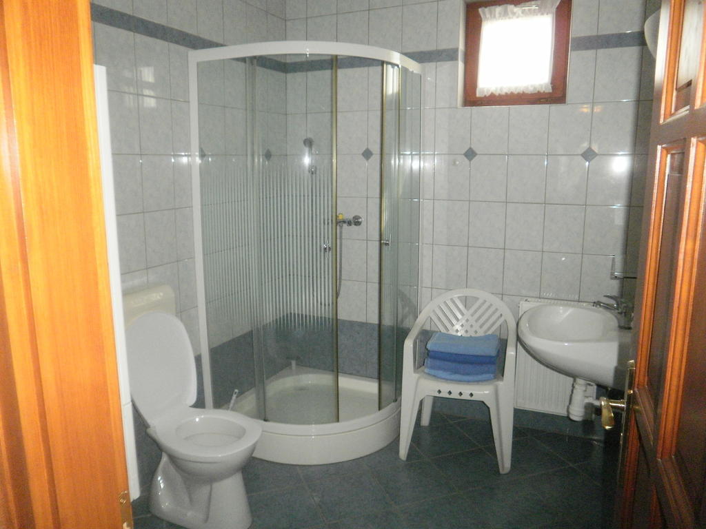 Zalakarosi Egerfa Nyaralohaz Foeldszinti Es Emeleti Apartman 객실 사진